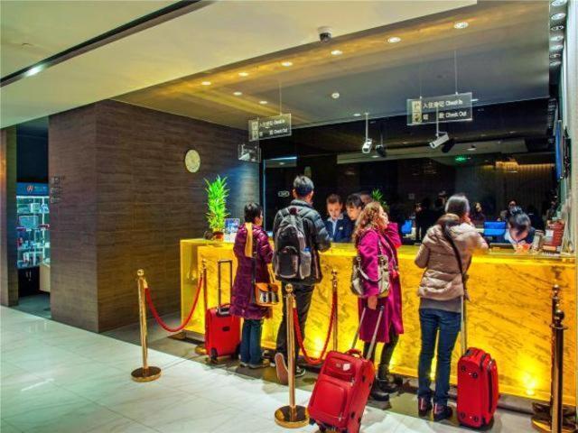 Jinjiang Inn Nanjing Road Pedestrian Streeteast Asia Hotel Шанхай Екстер'єр фото