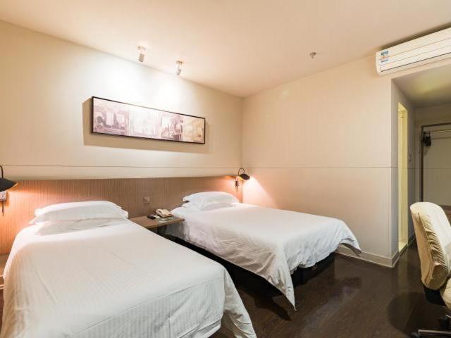 Jinjiang Inn Nanjing Road Pedestrian Streeteast Asia Hotel Шанхай Екстер'єр фото