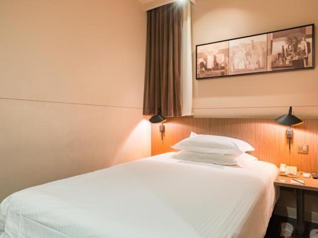 Jinjiang Inn Nanjing Road Pedestrian Streeteast Asia Hotel Шанхай Екстер'єр фото