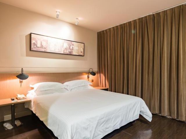 Jinjiang Inn Nanjing Road Pedestrian Streeteast Asia Hotel Шанхай Екстер'єр фото